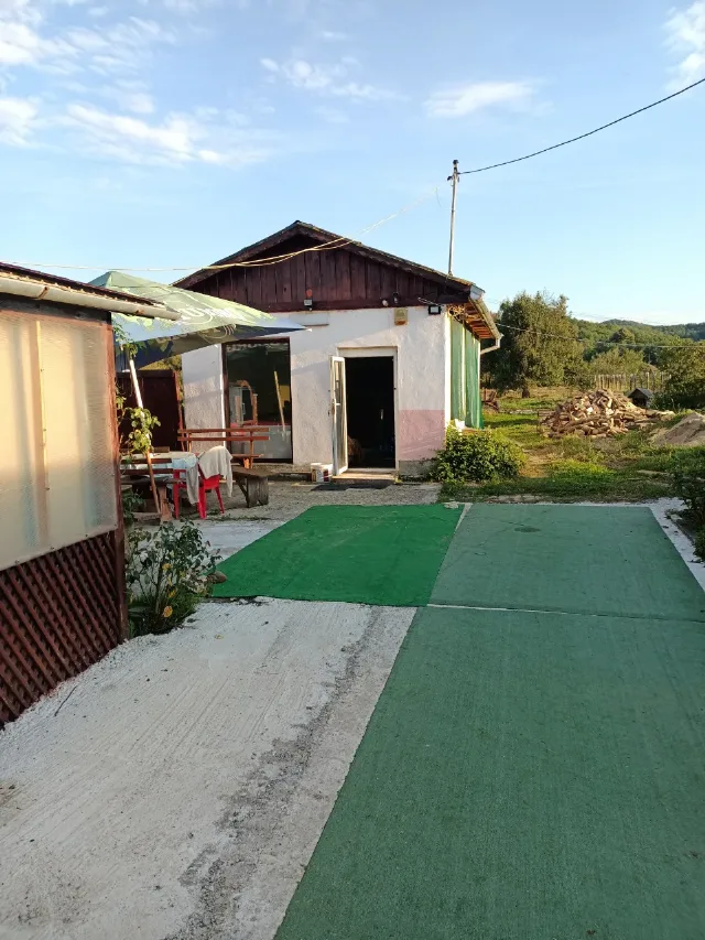 Cabana și casa la tara – fotografia 2 din 8