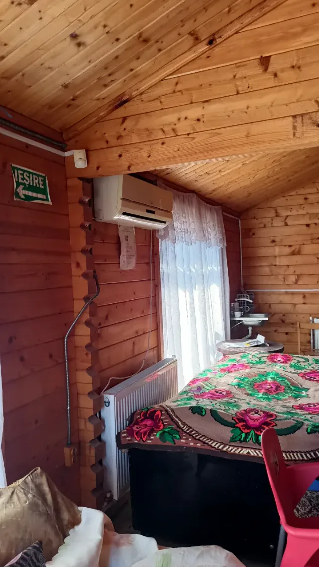 Cabana și casa la tara – fotografia 4 din 8