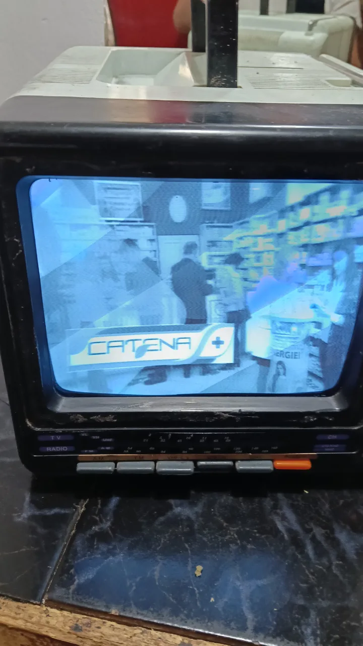 Tv-radio portabil alb negru cu tub – Baia Mare, Maramureș