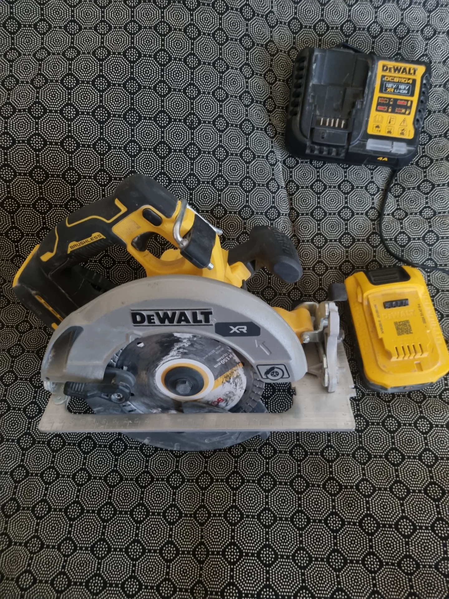 Circular dewalt modelul nou cu acumulator 5 ah incarcator – Bacau, Bacău