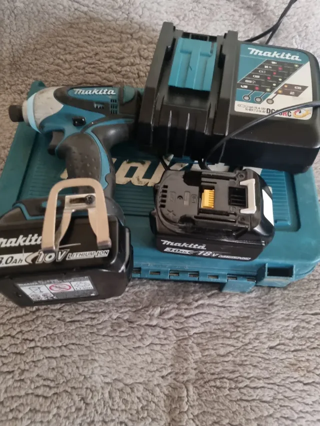 impact makita cu 2 baterii stație incarcare – fotografia 4 din 5