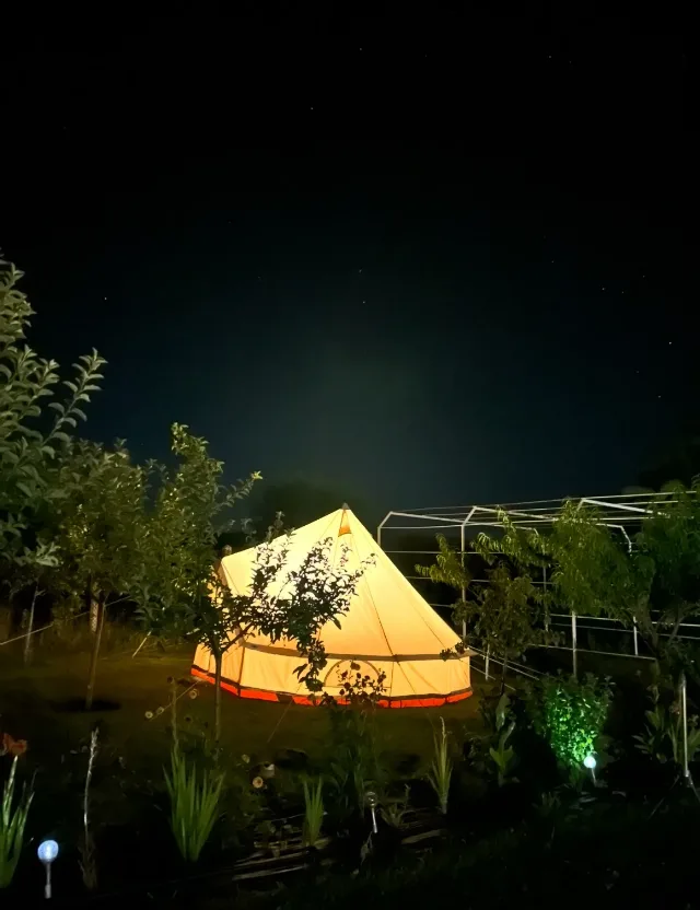 Cort glamping 4 m Bell Tent Sussex – fotografia 7 din 8