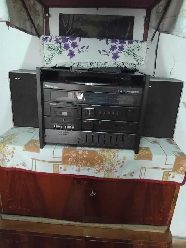 Combină muzicală cu pikap,casetofon și telecomandă – fotografia 2 din 4
