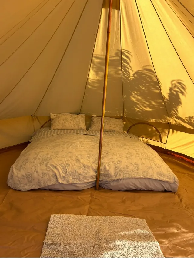 Cort glamping 4 m Bell Tent Sussex – fotografia 5 din 8