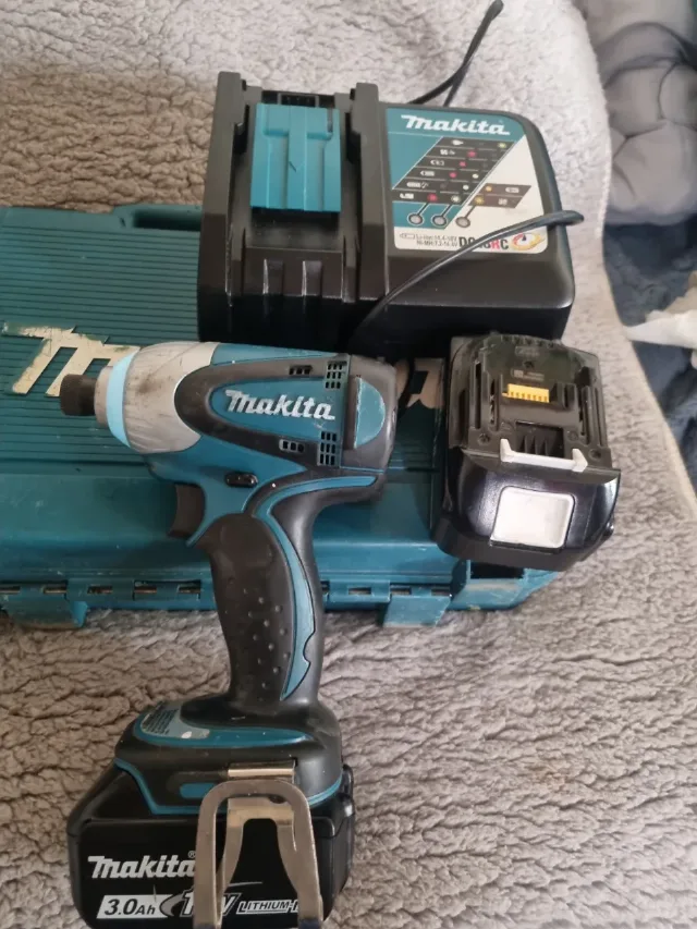 impact makita cu 2 baterii stație incarcare – Bacau, Bacău