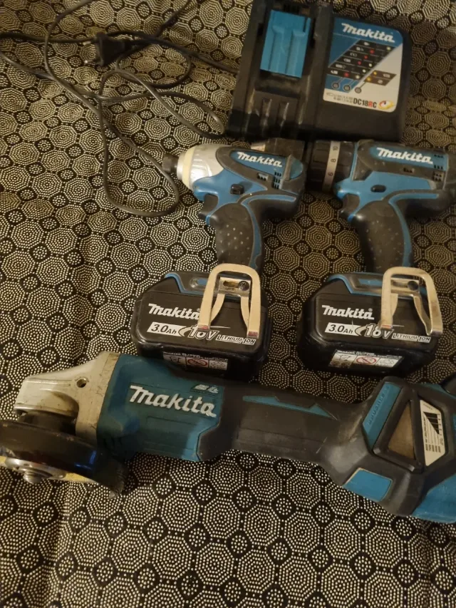 SET MAKITA FLEX .IMPACT BORMASINA 3ACUM .INCARCATOR – fotografia 7 din 7