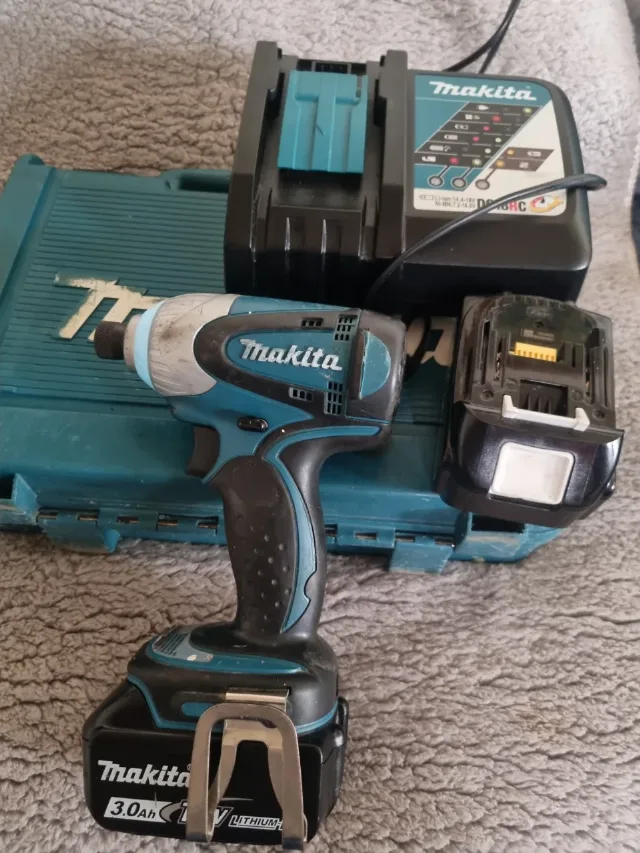 impact makita cu 2 baterii stație incarcare – fotografia 3 din 5