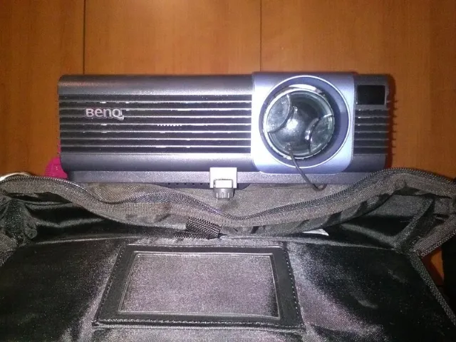 Videoproiector BenQ PB6110 – Pachet Complet (Telecomandă + Geantă) – fotografia 1 din 3