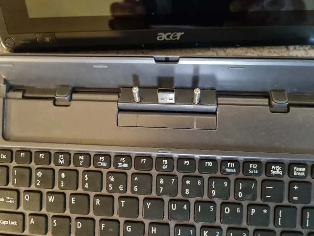 Laptop tableta Acer 10.1" diagnoza auto  functionala cu incarcator geanta antisoc – fotografia 3 din 7