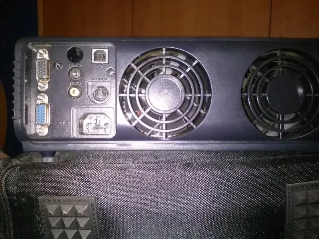 Videoproiector BenQ PB6110 – Pachet Complet (Telecomandă + Geantă) – fotografia 3 din 3