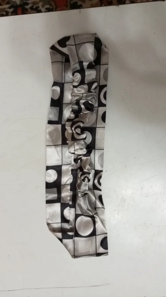Accesorii pentru păr. Pentru femei. – fotografia 2 din 2
