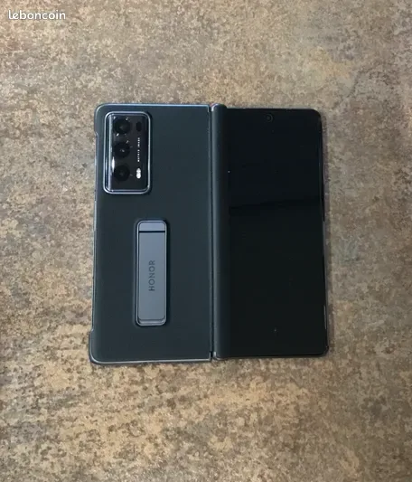Honor Magic V22 – fotografia 4 din 4