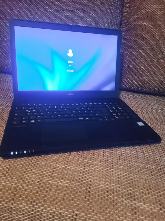 Fujitsu Lifebook A556 Rami 8 Gb Ddr4 Ssd 256 Gb – fotografia 3 din 8