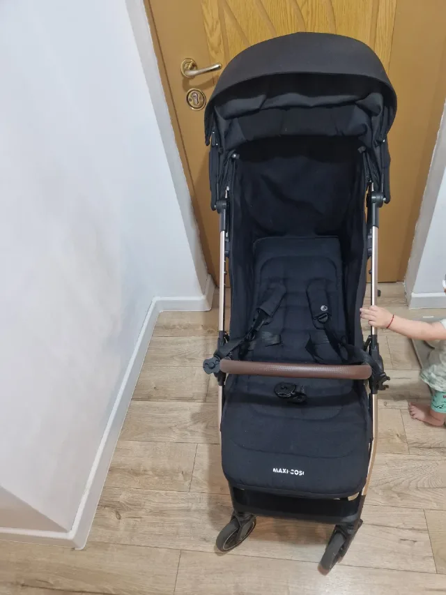 Cărucior sport ultracompact Maxi-Cosi Eva 3 (Essential Black Champagne) – Ca nou, folosit puțin – fotografia 5 din 8