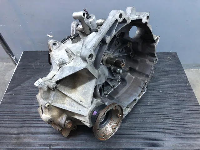 Vw polo seat ibiza 1.2 1.4 5 trepte 02T301103AB cutie de viteze – fotografia 1 din 4