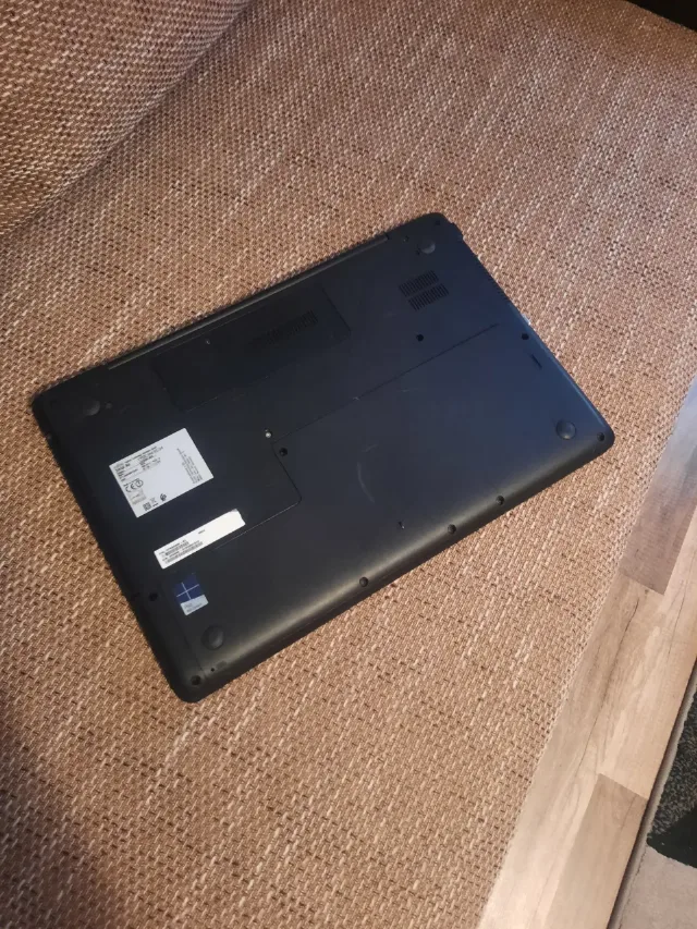 Fujitsu Lifebook A556 Rami 8 Gb Ddr4 Ssd 256 Gb – fotografia 2 din 8