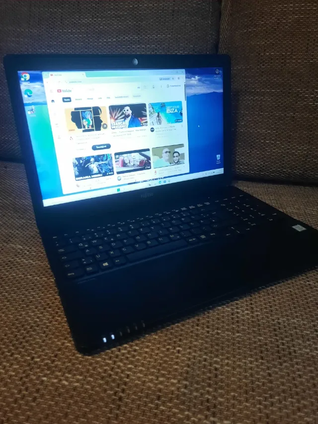 Fujitsu Lifebook A556 Rami 8 Gb Ddr4 Ssd 256 Gb – fotografia 5 din 8