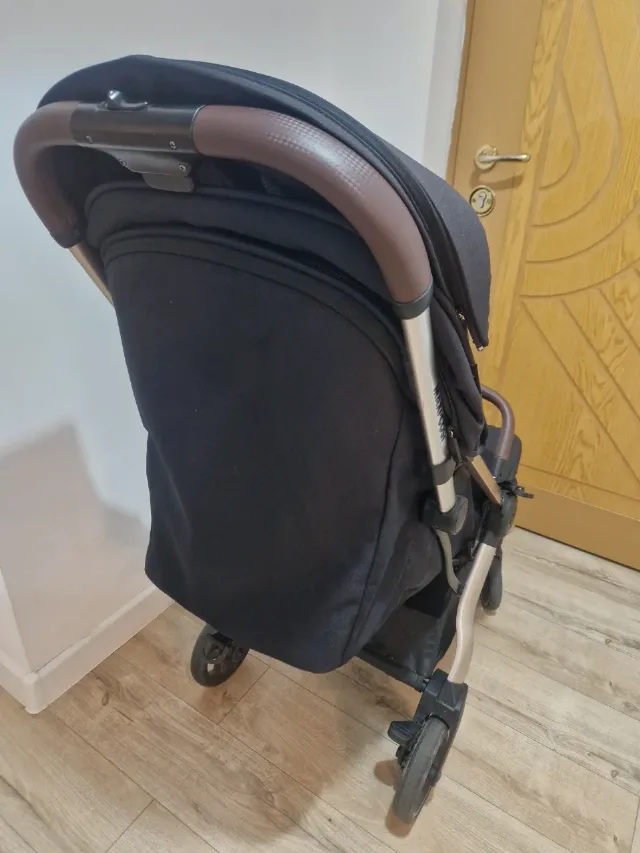Cărucior sport ultracompact Maxi-Cosi Eva 3 (Essential Black Champagne) – Ca nou, folosit puțin – fotografia 6 din 8