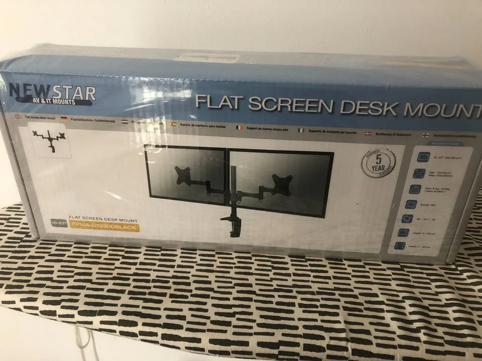 Suport monitoare / Flat screen desk mount – Cluj, Napoca