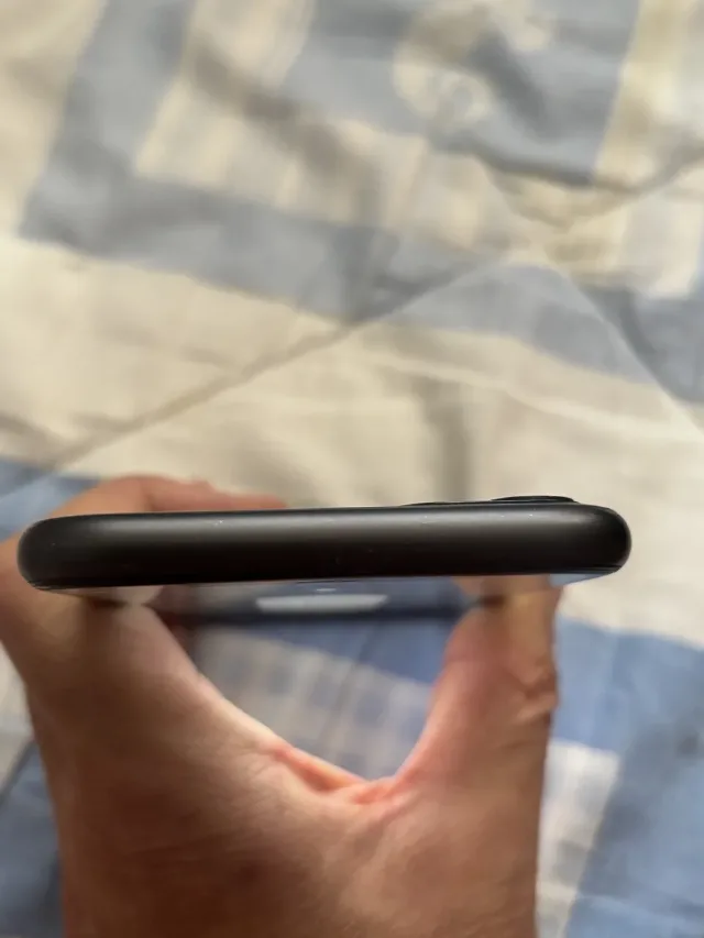 vând - iPhone 11 , Black ,64Gb, bateria 99% orginala – fotografia 3 din 8