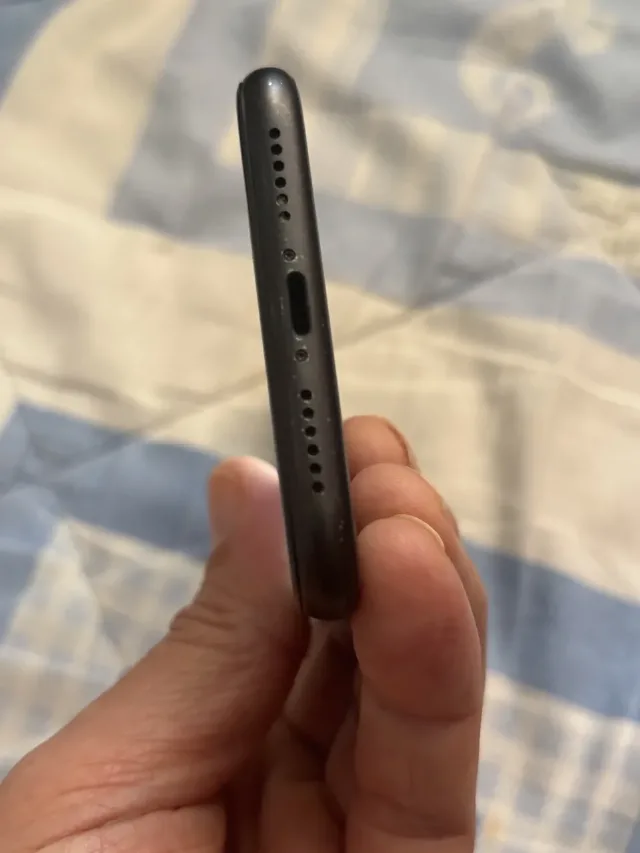 vând - iPhone 11 , Black ,64Gb, bateria 99% orginala – fotografia 6 din 8