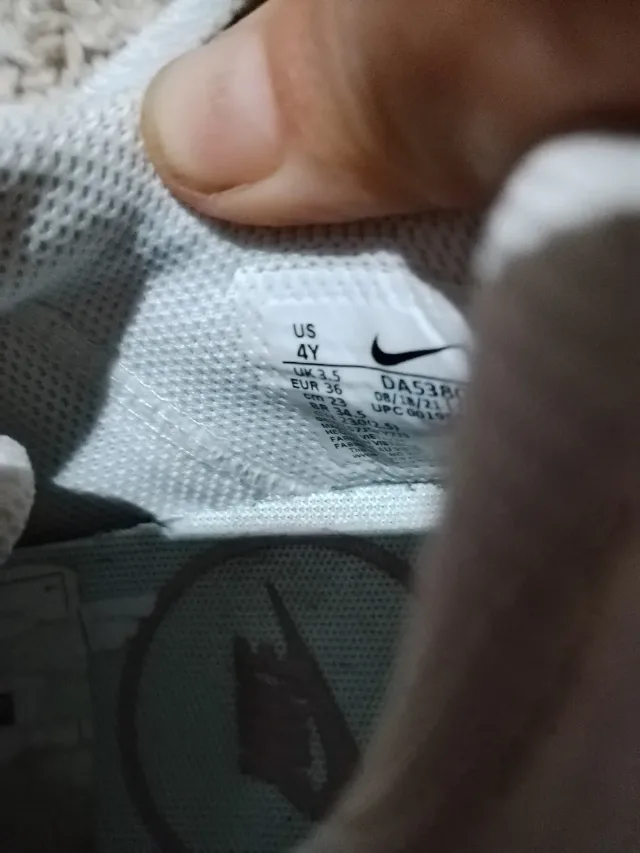 vand adidași Nike – fotografia 5 din 5