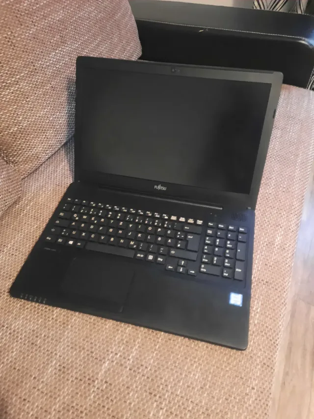 Fujitsu Lifebook A556 Rami 8 Gb Ddr4 Ssd 256 Gb – fotografia 6 din 8