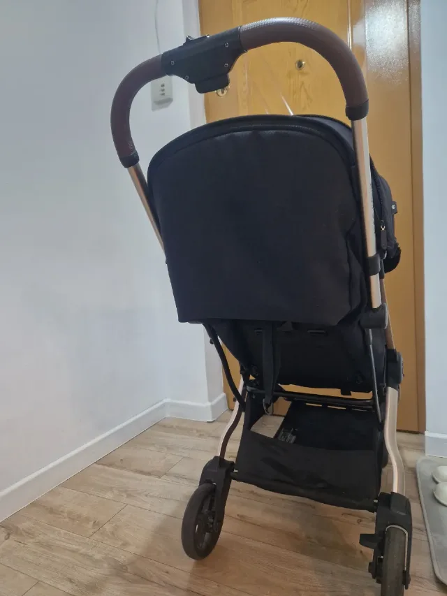 Cărucior sport ultracompact Maxi-Cosi Eva 3 (Essential Black Champagne) – Ca nou, folosit puțin – fotografia 3 din 8