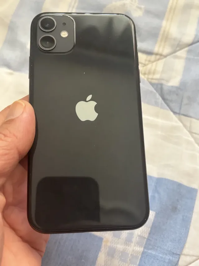 vând - iPhone 11 , Black ,64Gb, bateria 99% orginala – fotografia 2 din 8