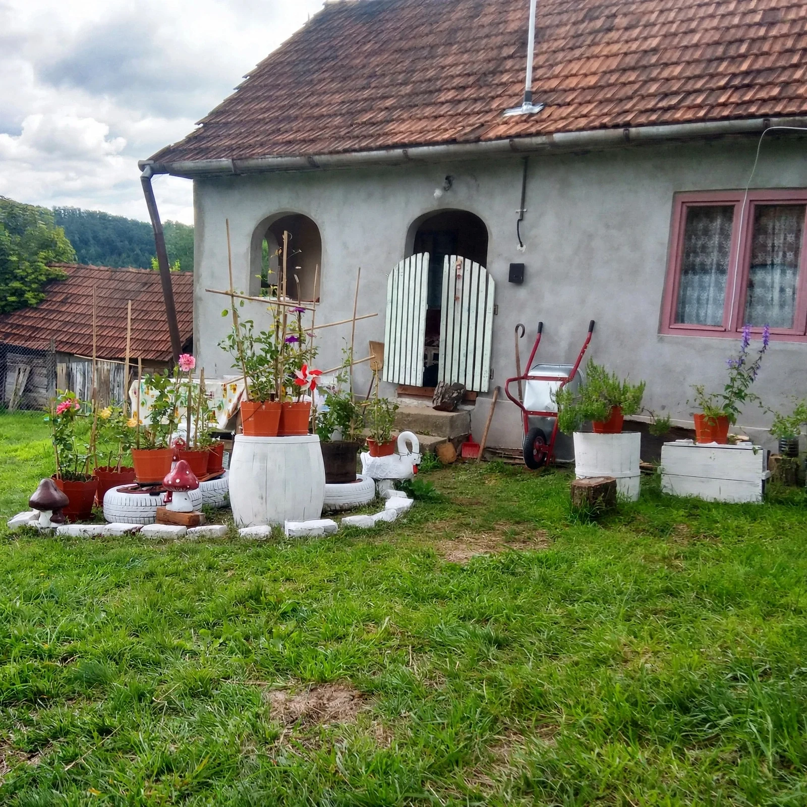 De vânzare casă la munte în jud Hunedoara – fotografia 1 din 6