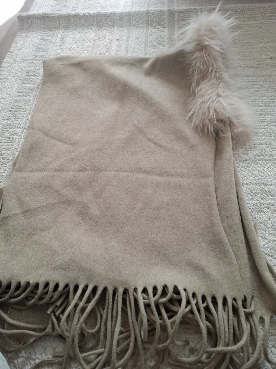 ponci casmir cu blanita naturala la gat – fotografia 1 din 2
