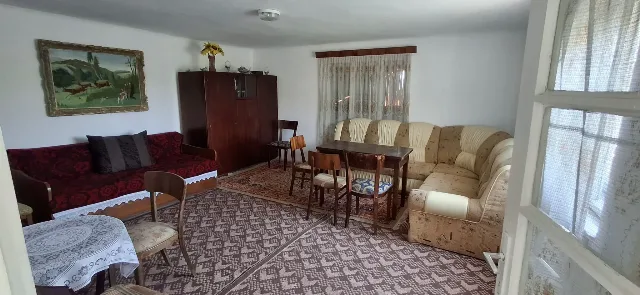 Casă de vânzare – fotografia 2 din 6
