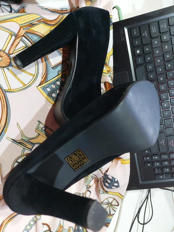 Pantofi negri cu toc și platformă Estil – fotografia 2 din 6