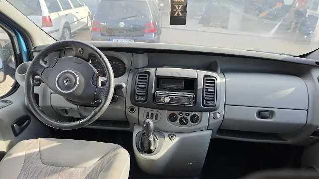 Vând Renault Trafic 8+1 locuri, ideal pentru, familie numeroasă sau activități comerciale.munca etc – fotografia 4 din 8