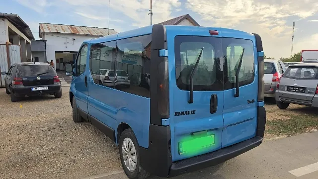 Vând Renault Trafic 8+1 locuri, ideal pentru, familie numeroasă sau activități comerciale.munca etc – fotografia 3 din 8