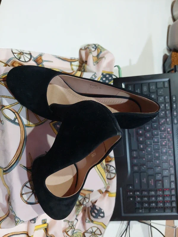Pantofi negri cu toc și platformă Estil – fotografia 4 din 6