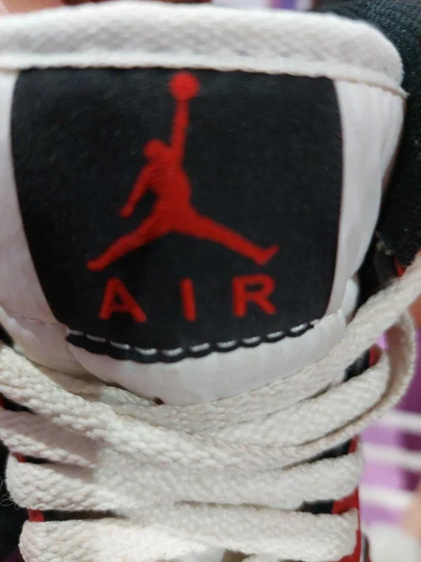 Bascheti Nike Air Jordan 1 Mid "Chicago'' – fotografia 6 din 8