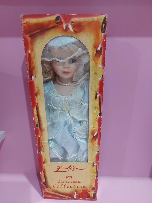 Păpușă vintage din porțelan Elisa by Teorema Collection, cu cutie originală – fotografia 4 din 4