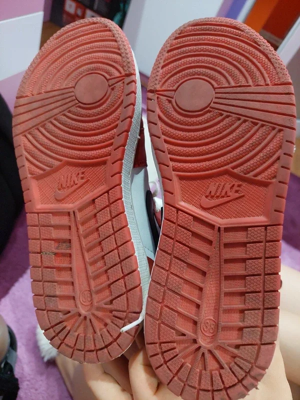 Bascheti Nike Air Jordan 1 Mid "Chicago'' – fotografia 4 din 8