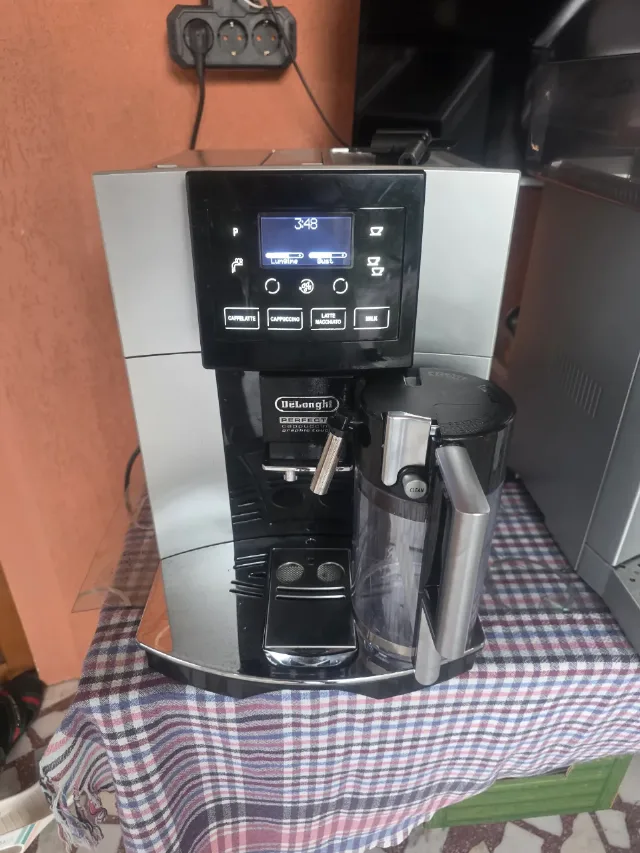 Espressor de cafea automat Delonghi Perfecta – fotografia 4 din 4