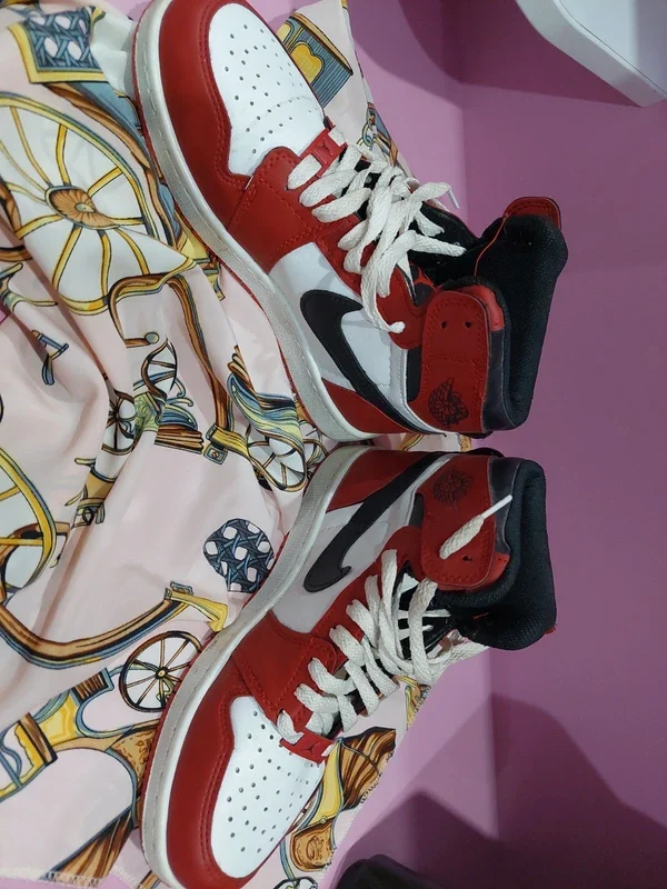 Bascheti Nike Air Jordan 1 Mid "Chicago'' – fotografia 8 din 8