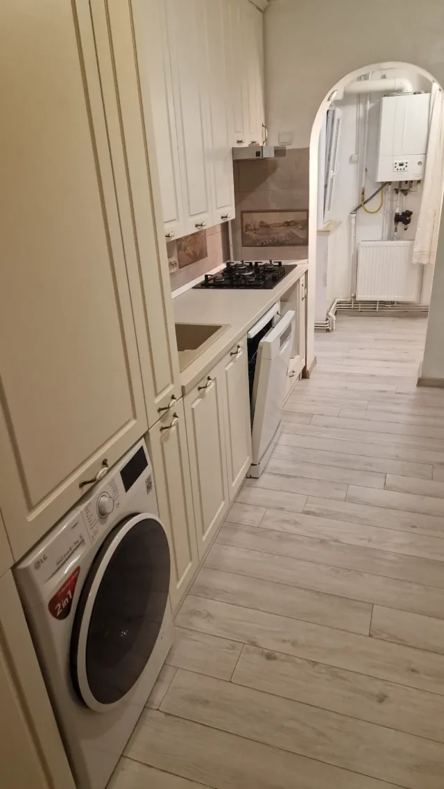 Vând apartament 3 camere, decomandat, in Galata 1 (str.Vamasoaia), Iasi, doua băi, mobilat/utilat, liber – fotografia 1 din 8