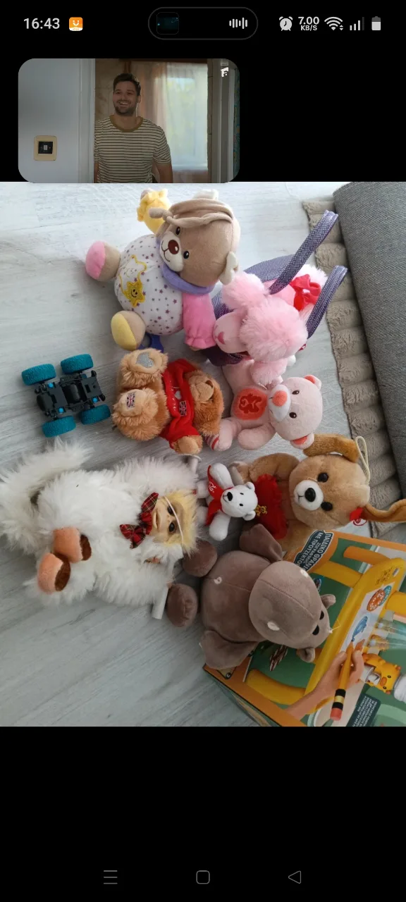cutie cu jucării pentru copii – fotografia 2 din 4