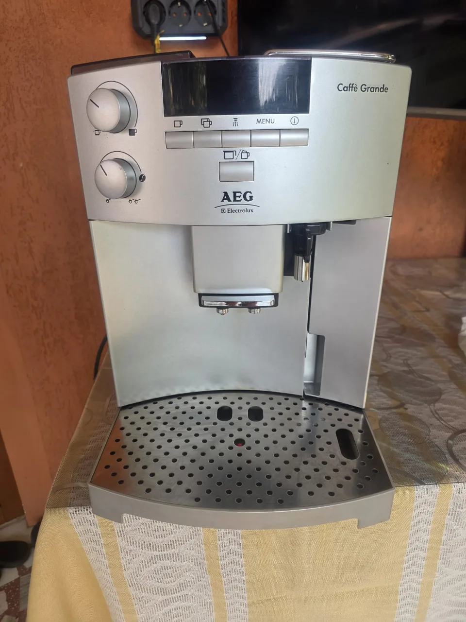 Espressor de cafea automat AEG Electrolux – fotografia 1 din 3