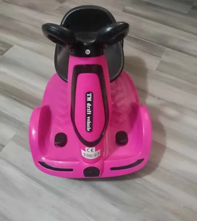 Mașinuță electrică și telecomanda – fotografia 4 din 4