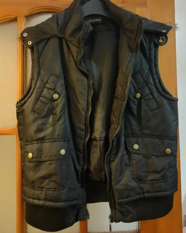 Vestă damă neagră mărimea M / 38, stare foarte bună – fotografia 1 din 3
