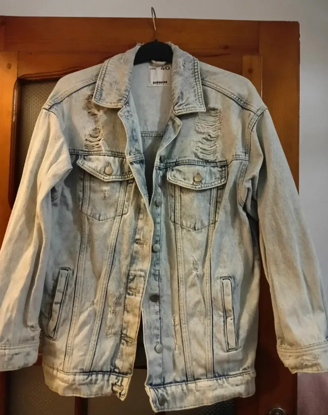 Geacă blugi damă Sinsay mărimea L (40) oversized cu rupturi – fotografia 1 din 6