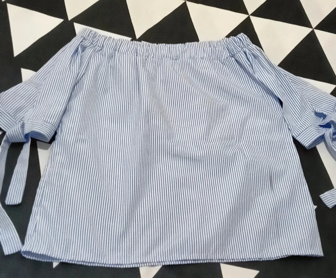 Bluză damă tip ie cu umerii goi, dungi bleu-alb, mărimea M – Constanța, Constanța