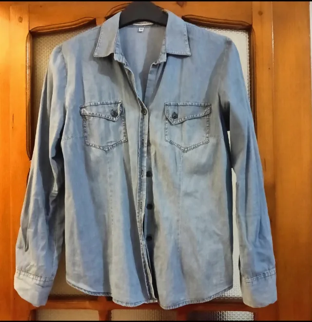 Cămașă denim subțire mărimea 38, stare impecabilă – fotografia 1 din 2