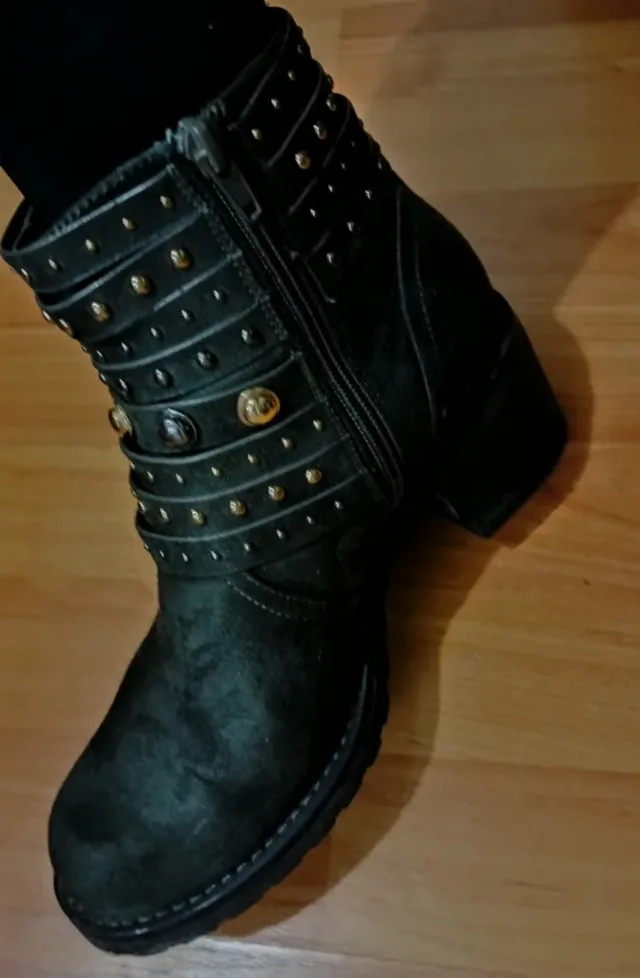 Ghete damã negre din piele întoarsă cu ținte și barete, mărimea 38 – fotografia 2 din 2